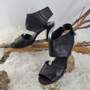 Lemare made in italy ankle cuff sandal heels